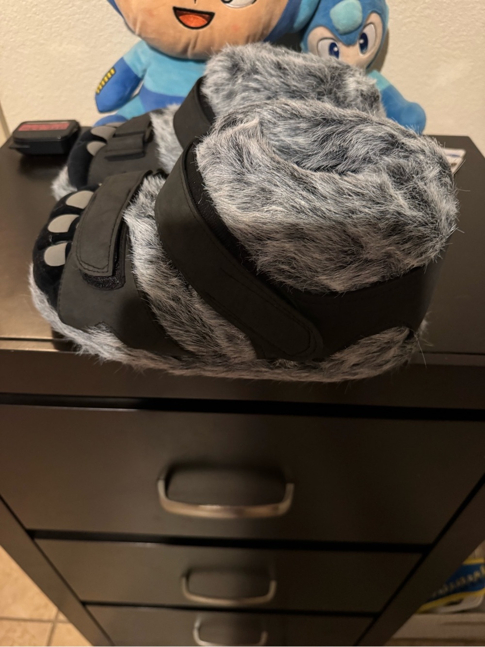 NEW Fuzzy Toe-Sasquatch Slippers - Picture 3 of 6